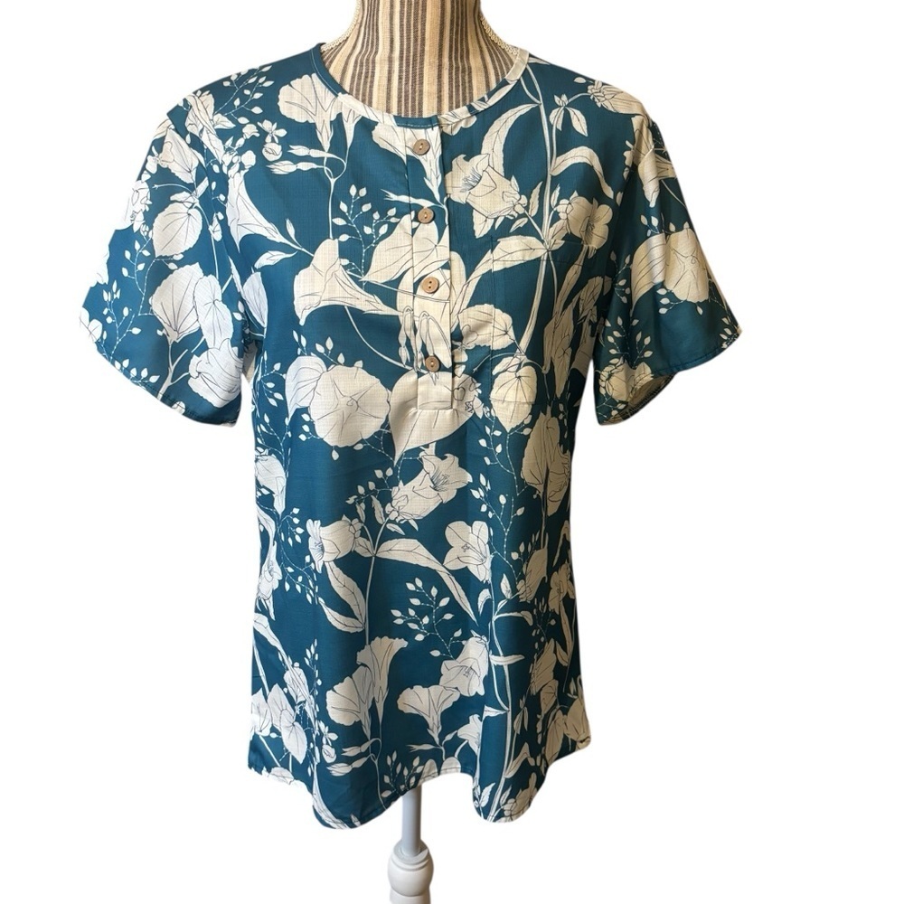 NEW Tropical Top Small Teal Blue Green White Beach Pattern Short Sleeves LiteWt